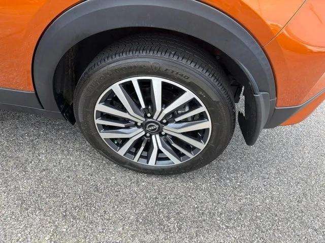 Pre-Owned 2023 Nissan Kicks SR - photo - 28
