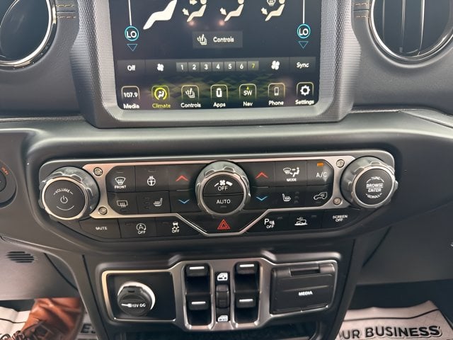 Pre-Owned 2022 Jeep Gladiator Overland - photo - 19