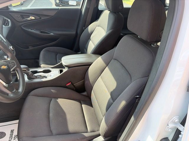 Pre-Owned 2023 Chevrolet Malibu LT - photo - 6