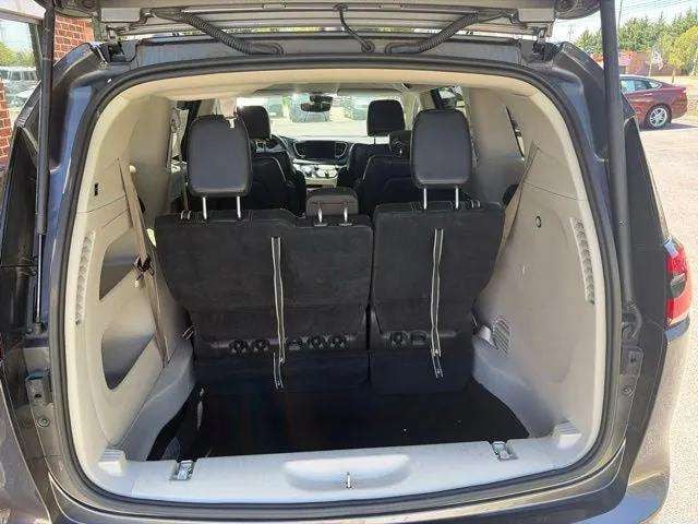 Pre-Owned 2022 Chrysler Pacifica Touring L - photo - 12