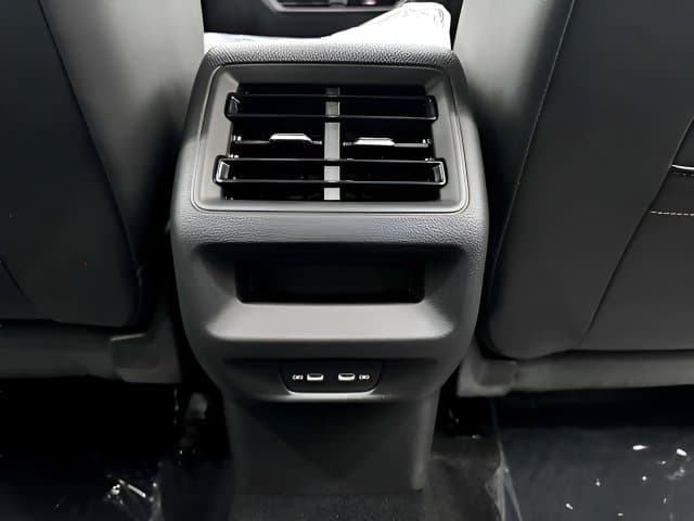 Pre-Owned 2026 Volkswagen Tiguan SE R-Line Black - photo - 8