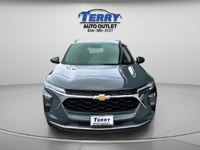 Pre-Owned 2025 Chevrolet Trax LT - photo - 2