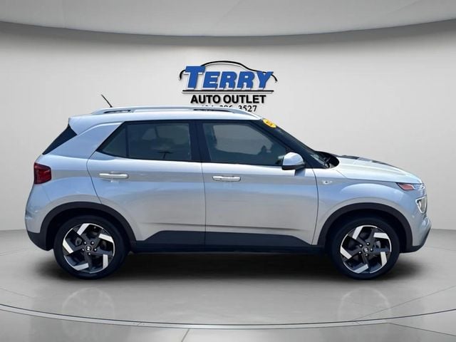 Pre-Owned 2025 Hyundai Venue SEL - photo - 0
