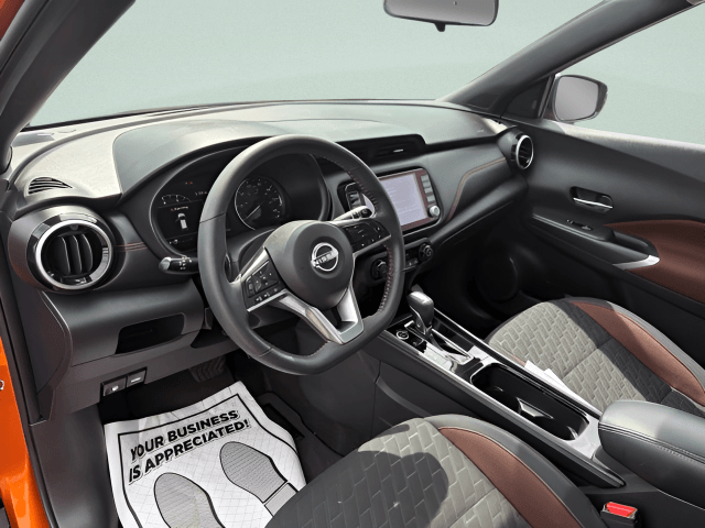 Pre-Owned 2023 Nissan Kicks SR - photo - 3