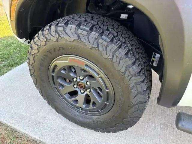 Pre-Owned 2025 Nissan Frontier PRO-4X - photo - 29