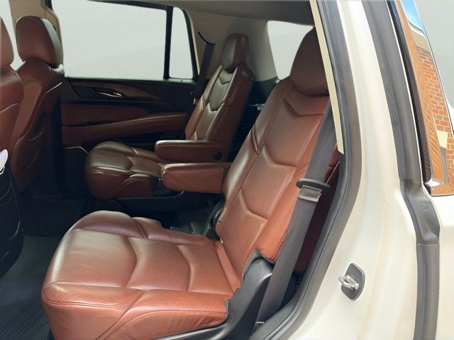 Pre-Owned 2019 Cadillac Escalade Luxury - photo - 9