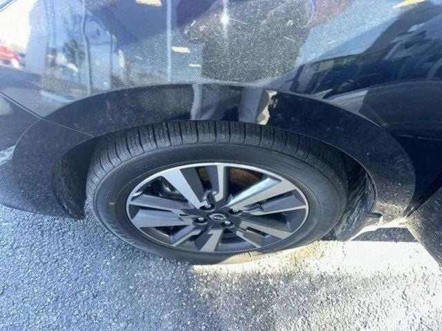Pre-Owned 2024 Nissan Versa 1.6 S - photo - 17