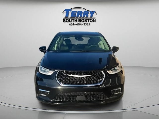 Pre-Owned 2024 Chrysler Pacifica Touring L - photo - 2