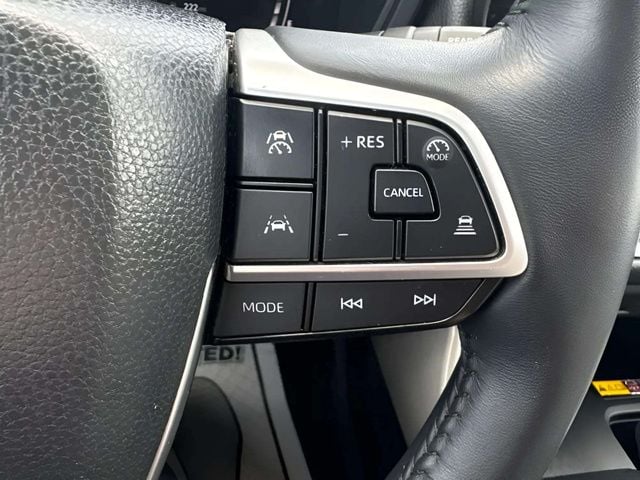 Pre-Owned 2024 Toyota Grand Highlander XLE - photo - 7