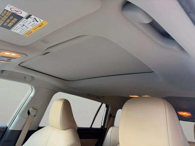 Pre-Owned 2021 Toyota Highlander XLE - photo - 10
