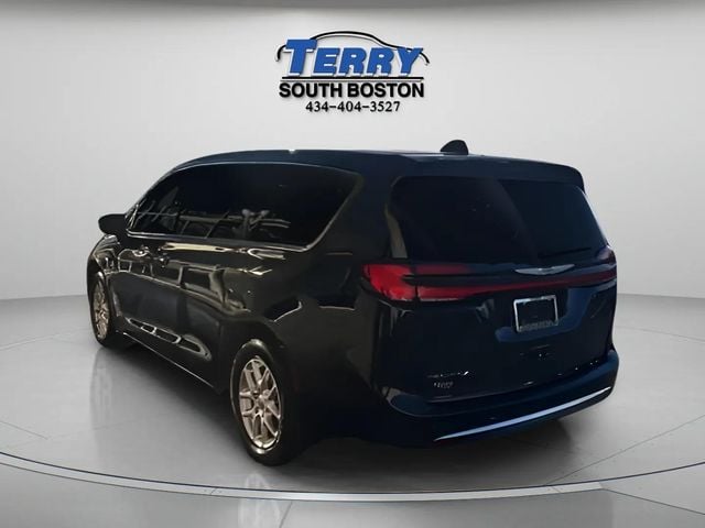 Pre-Owned 2024 Chrysler Pacifica Touring L - photo - 4