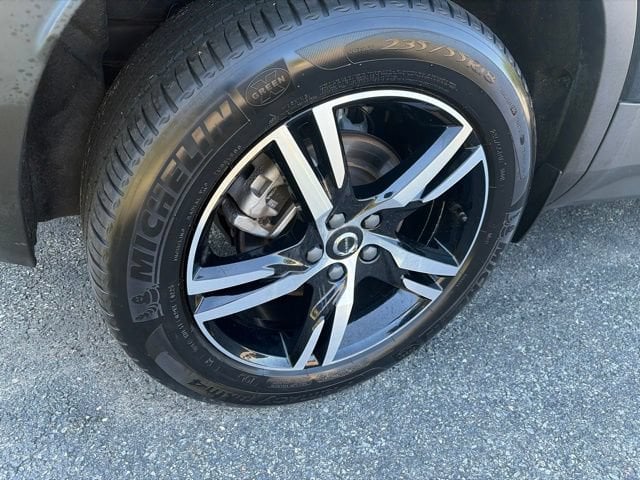 Pre-Owned 2023 Volvo XC40 B4 Core - photo - 5