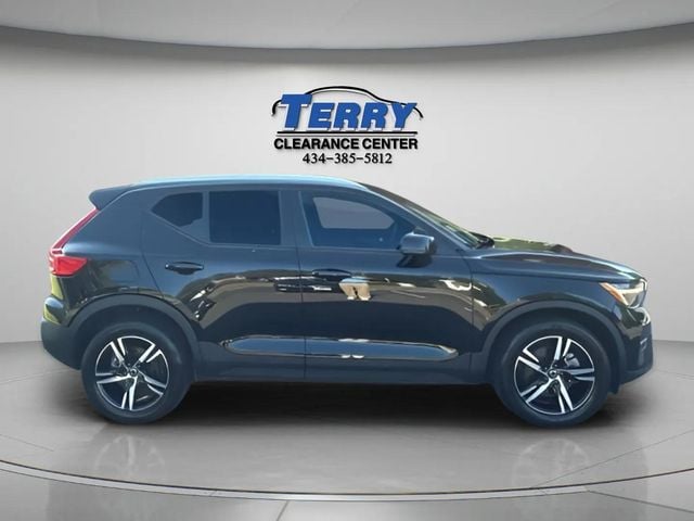 Pre-Owned 2023 Volvo XC40 B4 Core - photo - 0