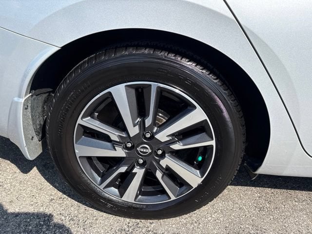 Pre-Owned 2024 Nissan Versa 1.6 S - photo - 11