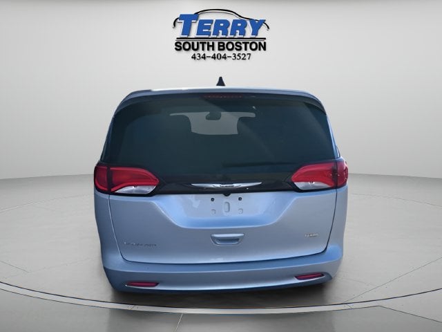 Pre-Owned 2024 Chrysler Voyager LX - photo - 5