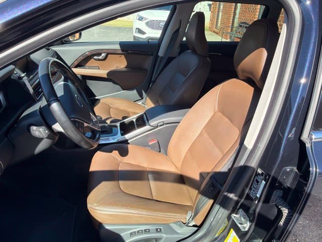 Pre-Owned 2016 Volvo XC70 T5 Premier - photo - 2