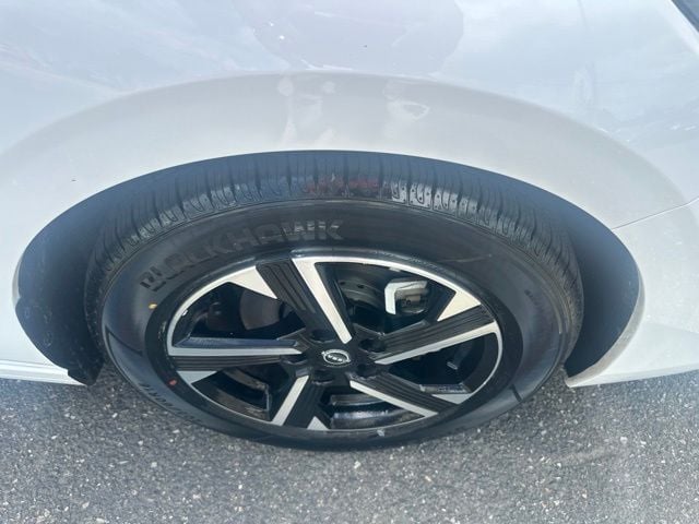 Pre-Owned 2024 Nissan Sentra SV - photo - 15