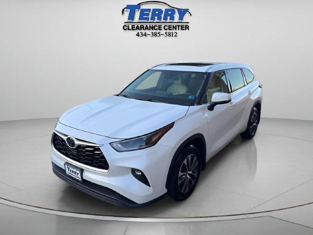 Pre-Owned 2021 Toyota Highlander XLE - photo - 2