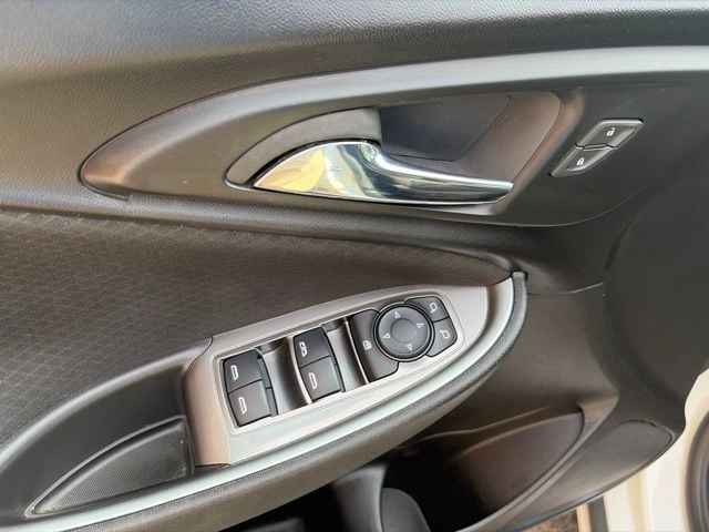 Pre-Owned 2023 Chevrolet Malibu LT - photo - 8