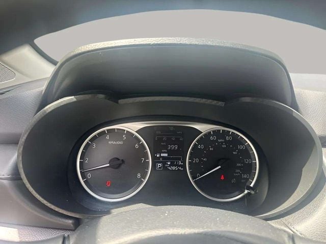 Pre-Owned 2025 Nissan Versa 1.6 S - photo - 11