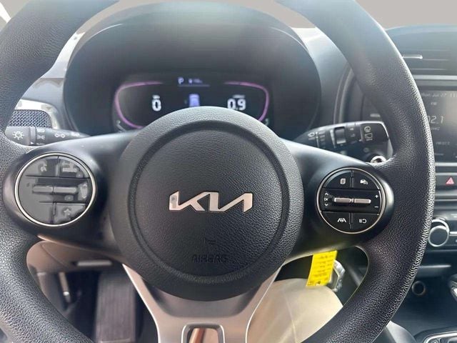 Pre-Owned 2024 Kia Soul LX - photo - 9