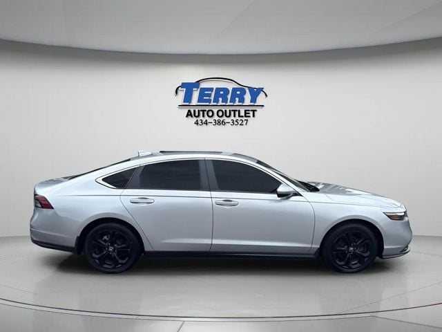 Pre-Owned 2025 Honda Accord LX - photo - 0