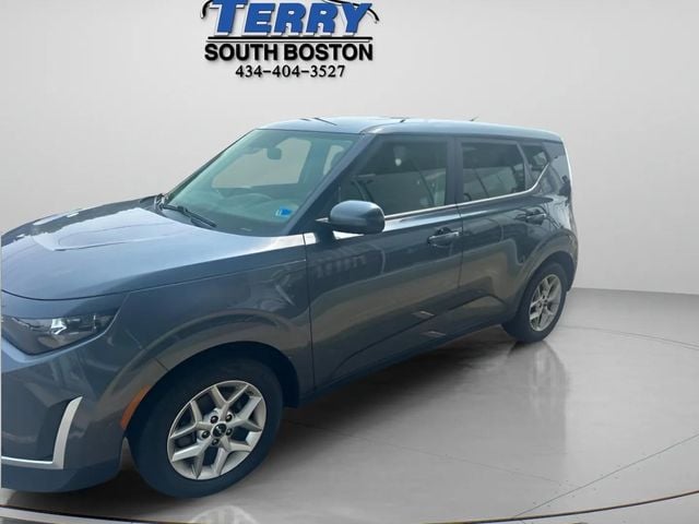 Pre-Owned 2024 Kia Soul LX - photo - 2