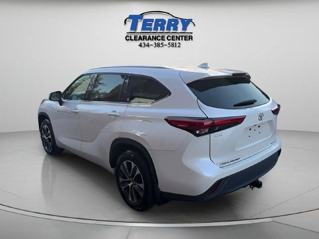 Pre-Owned 2021 Toyota Highlander XLE - photo - 3