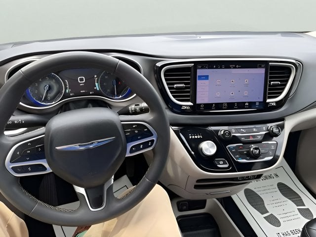 Pre-Owned 2023 Chrysler Pacifica Touring L - photo - 14