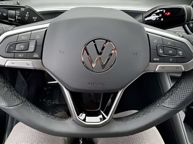 Pre-Owned 2026 Volkswagen Tiguan SE R-Line Black - photo - 6