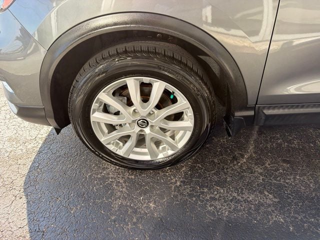 Pre-Owned 2021 Nissan Rogue Sport SV - photo - 11