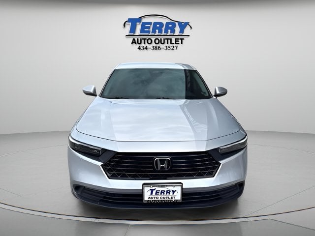 Pre-Owned 2025 Honda Accord LX - photo - 2