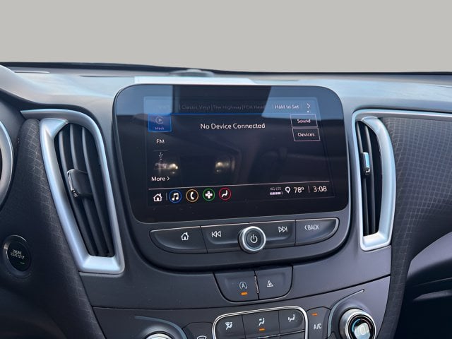 Pre-Owned 2024 Chevrolet Malibu LT - photo - 11