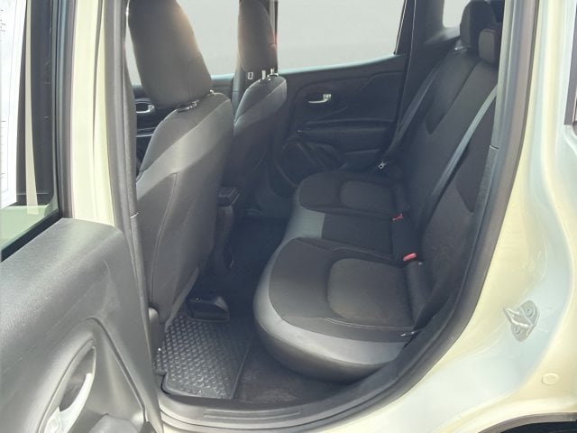 Pre-Owned 2023 Jeep Renegade Latitude - photo - 5