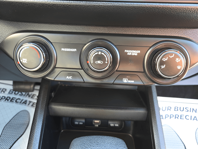 Pre-Owned 2022 Kia Forte LXS - photo - 13