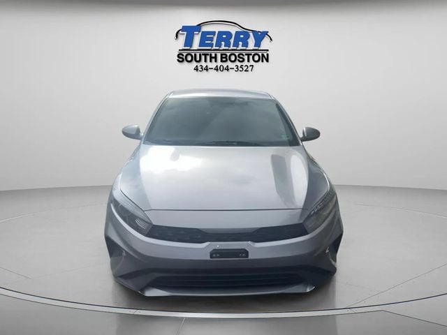 Pre-Owned 2023 Kia Forte LXS - photo - 1