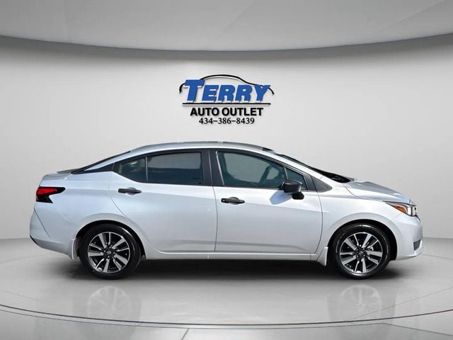 Pre-Owned 2024 Nissan Versa 1.6 S - photo - 0