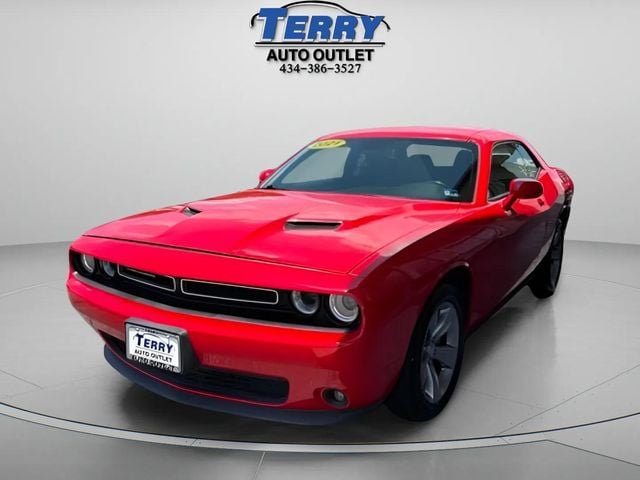 Pre-Owned 2021 Dodge Challenger SXT - photo - 3