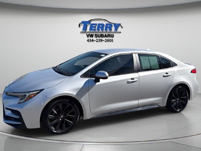 Pre-Owned 2024 Toyota Corolla SE - photo - 2