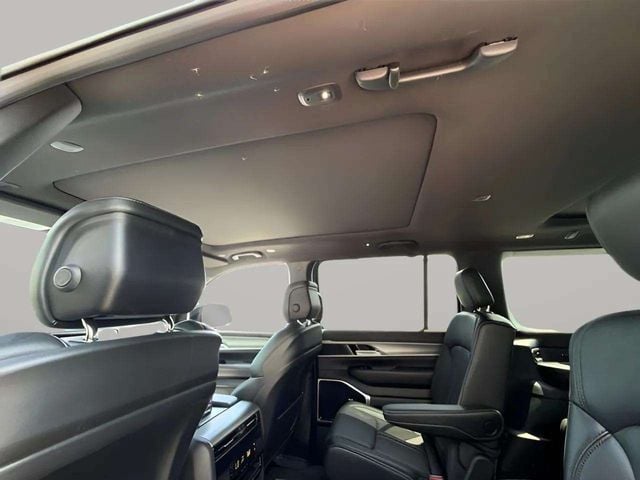 Pre-Owned 2025 Jeep Wagoneer Series III - photo - 35