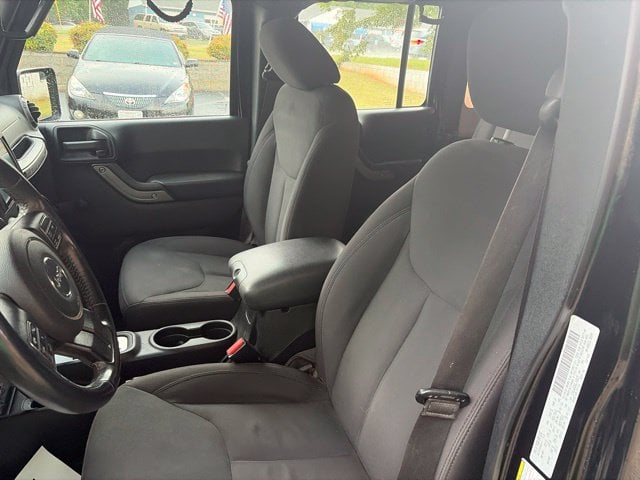 Pre-Owned 2016 Jeep Wrangler Unlimited Sport - photo - 7
