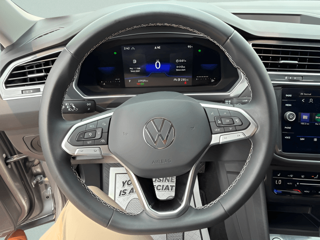 Pre-Owned 2023 Volkswagen Tiguan 2.0T SE - photo - 10