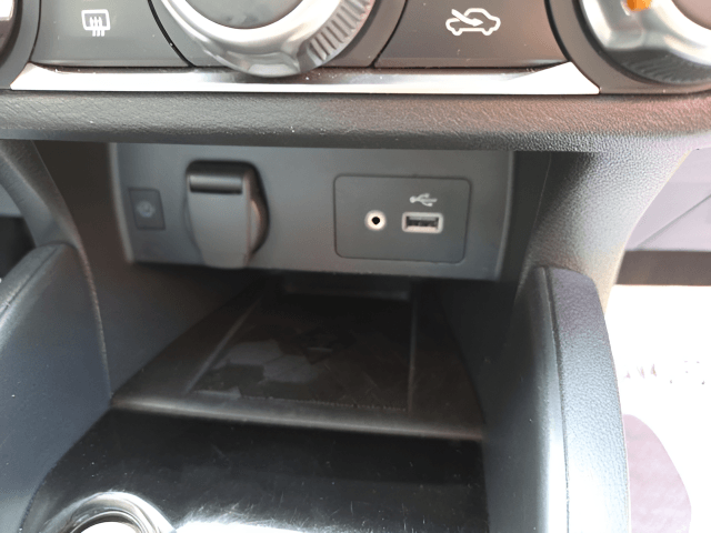 Pre-Owned 2024 Nissan Versa 1.6 SV - photo - 14