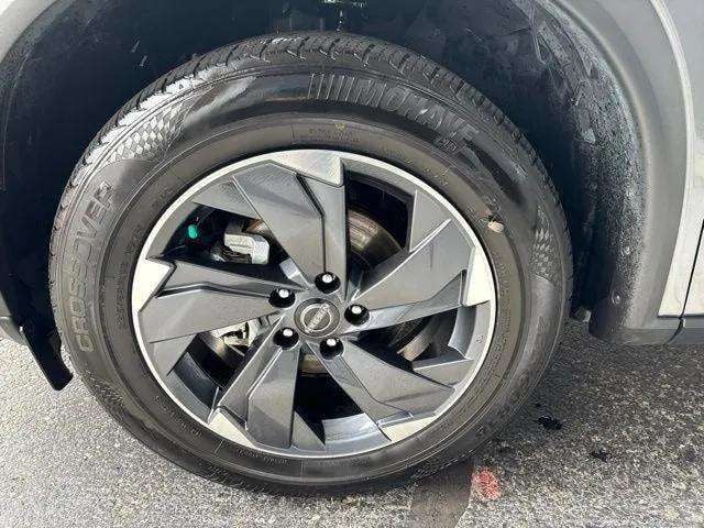 Pre-Owned 2025 Nissan Rogue SV - photo - 9