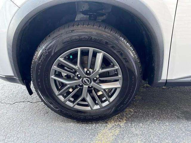 Pre-Owned 2024 Nissan Rogue S - photo - 9