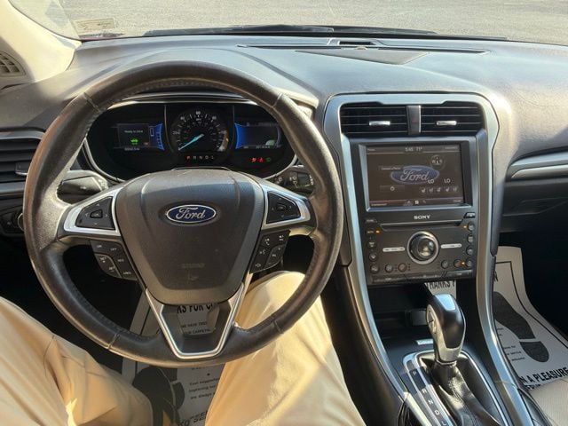 Pre-Owned 2016 Ford Fusion Hybrid Titanium - photo - 8