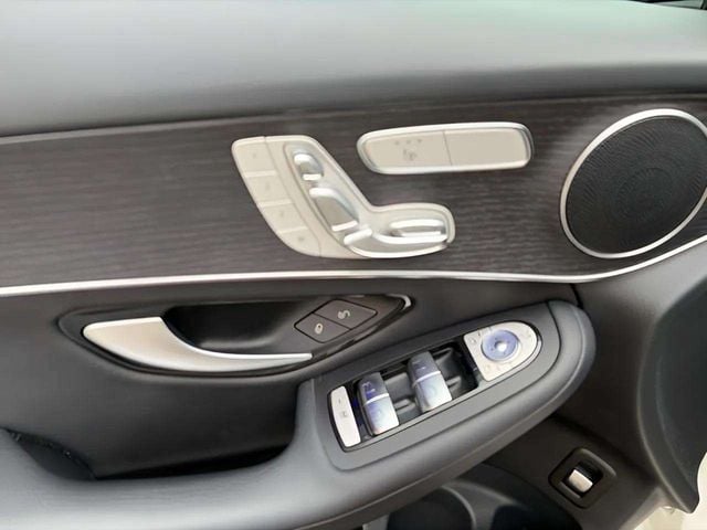 Pre-Owned 2022 Mercedes-Benz GLC GLC 300 - photo - 8