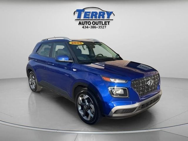 Pre-Owned 2025 Hyundai Venue SEL - photo - 1