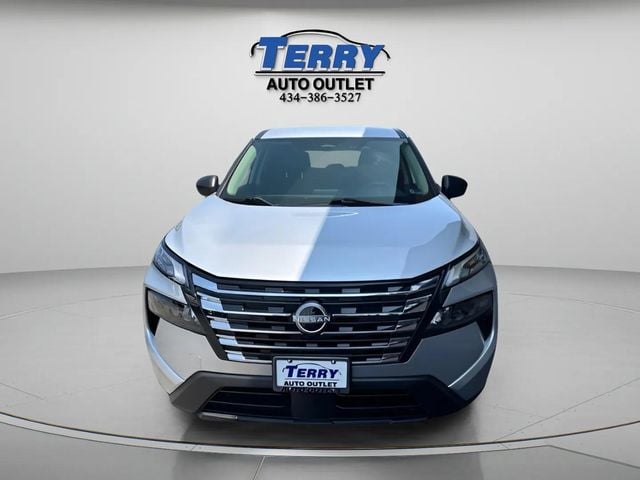 Pre-Owned 2024 Nissan Rogue S - photo - 2