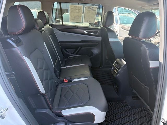Pre-Owned 2025 Volkswagen Atlas 2.0T Peak Edition - photo - 28